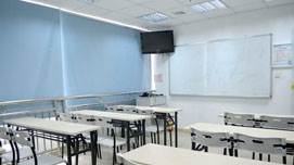 藍(lán)天寬敞明亮的教室