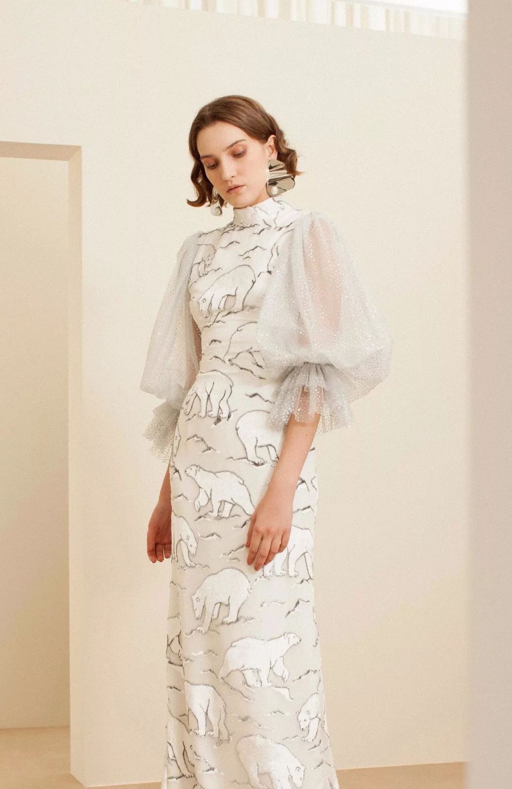 服装设计的一个小细节，就可以跟进流行服饰热点！