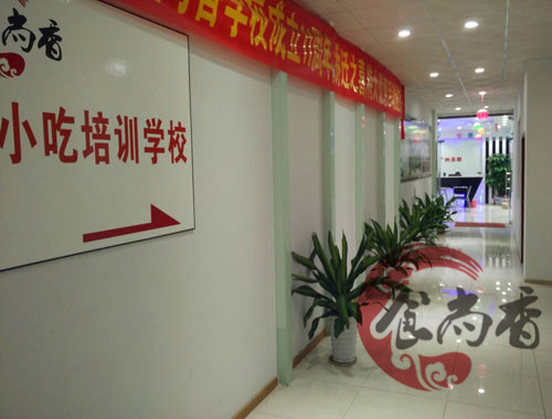 廣州校區(qū)門口走廊