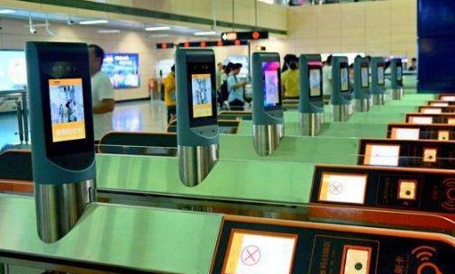 ‘刷脸’乘地铁、‘智慧斑马线’纷纷亮相，人工智能正在颠覆传统教育模式！