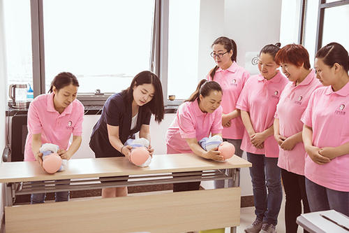 月嫂培訓(xùn)機(jī)構(gòu)哪家好？千源職業(yè)培訓(xùn)學(xué)院怎么樣？