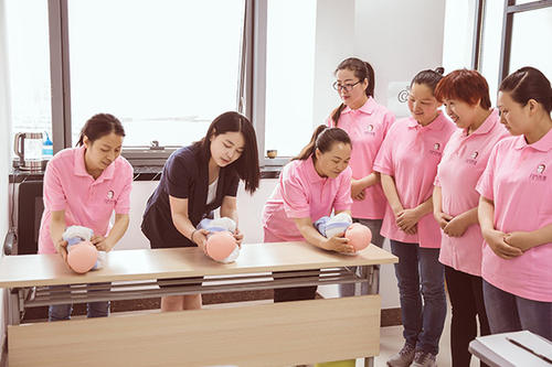 育嬰師就業(yè)前景如何？好不好？