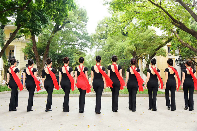 广州形体礼仪培训机构哪家好？培训费多少钱？