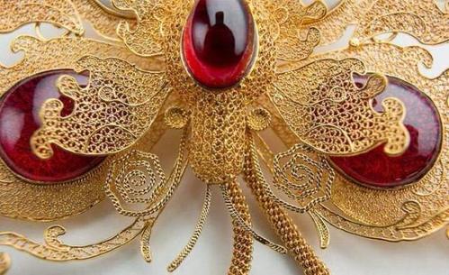 课程设置: 课程设置: