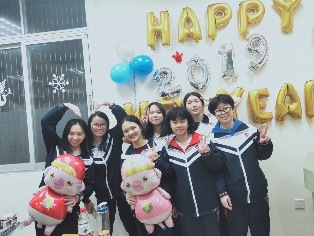 過(guò)節(jié)合影 過(guò)節(jié)合影