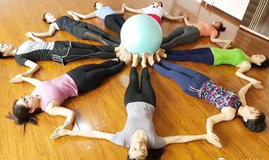 中國瑜伽協(xié)會(huì)導(dǎo)師培訓(xùn)學(xué)院