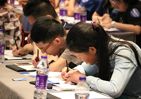 坚持以学生为中心