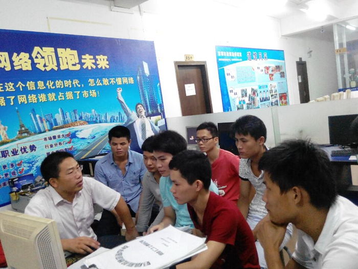  IT网络上课场景