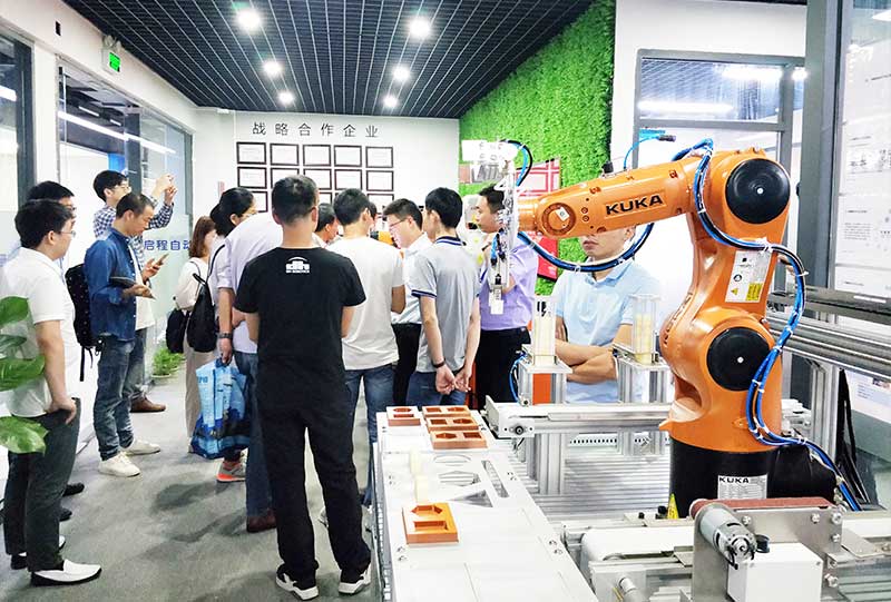 1562137800280897 1562137800280897