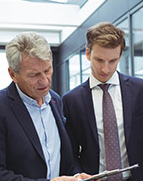 深入了解與上級(jí)、下級(jí)、平級(jí)之間管理溝通的原則、技巧