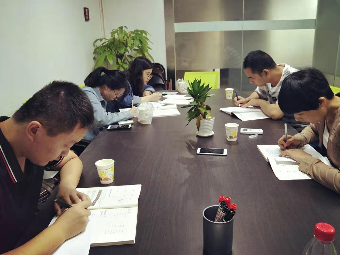 【泰语情景对话】 在饭店点餐 【泰语情景对话】 在饭店点餐