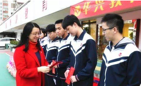 廣州華興教育港澳臺聯(lián)考學(xué)校2020屆月考表彰大會圓滿結(jié)束！