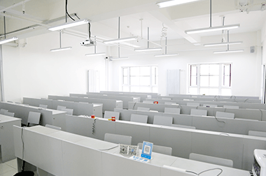 优美的学习环境    浓厚的学习氛围