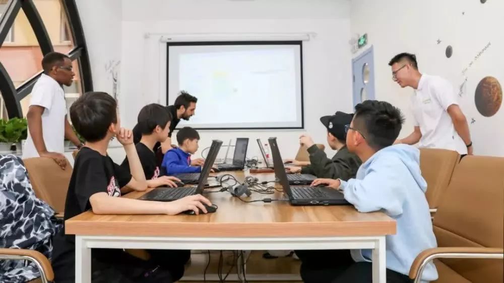 粤嵌教育总结出现在学会编程的孩子未来前景无限！