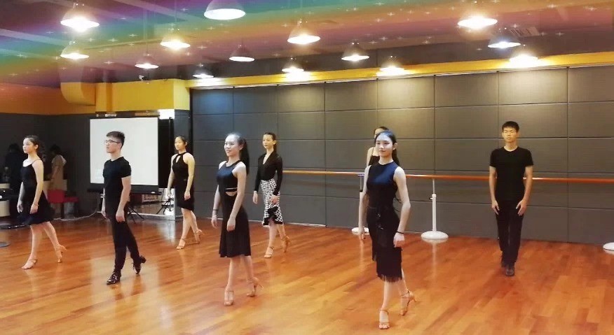 深圳港龙舞蹈培训学校