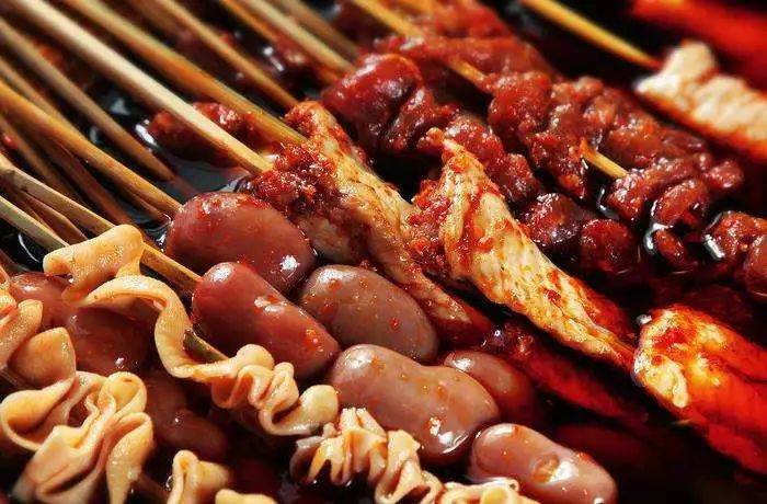 广州煌旗小吃为你分析一根只卖9毛钱的串串香是怎么赚钱的！