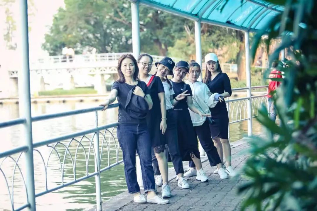 朝代化妝造型師——深圳首腦美容美發(fā)學校學員故事連載