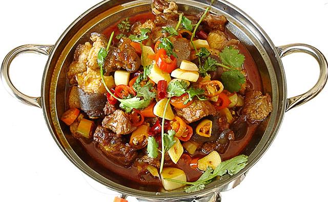 红焖羊肉的背景及特点 红焖羊肉的背景及特点