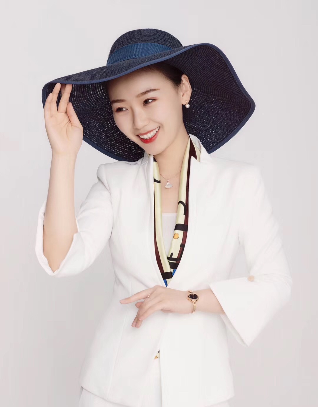 礼仪培训师形象塑造与行为修炼——焦璐