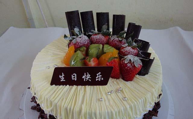 生日蛋糕的背景及特点