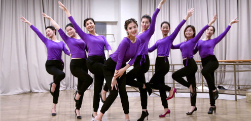 北京風(fēng)尚圈禮儀培訓(xùn)學(xué)校歡迎你 北京風(fēng)尚圈禮儀培訓(xùn)學(xué)校歡迎你