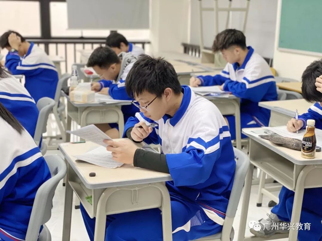 广州华兴文化教育2020届中复全体师生信心饱满喜迎天河区期末统考！