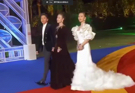 東方瑜伽學(xué)院分享女生形體氣質(zhì)走姿