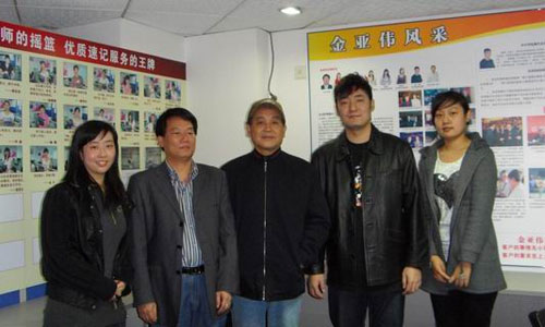 金亚伟与深圳大学吴教授合影 金亚伟与深圳大学吴教授合影