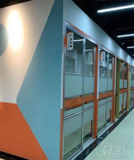 學(xué)校環(huán)境 學(xué)校環(huán)境