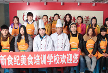 先考察，后签

约