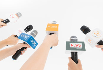 各媒體爭(zhēng)相報(bào)道 各媒體爭(zhēng)相報(bào)道