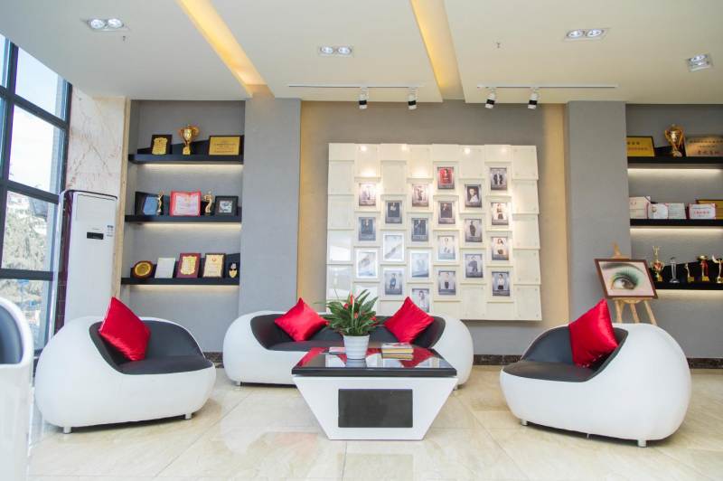 成都枫尚形象设计艺术学院休息室