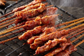 東莞煌旗小吃培訓(xùn)學(xué)校 學(xué)員制作燒烤 東莞煌旗小吃培訓(xùn)學(xué)校 學(xué)員制作燒烤