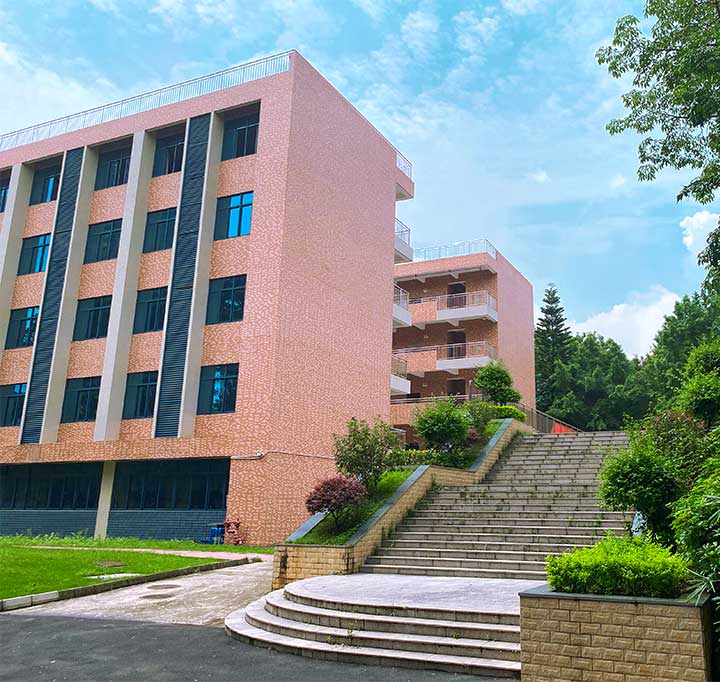 广电商技师学院-校园一角