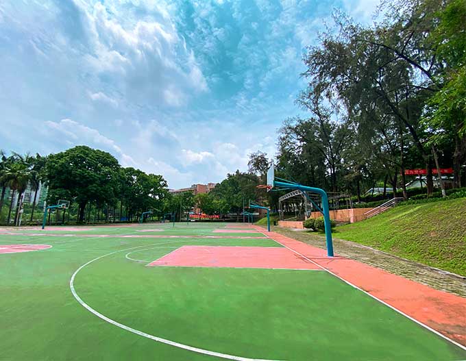 广电商技师学院-篮球场