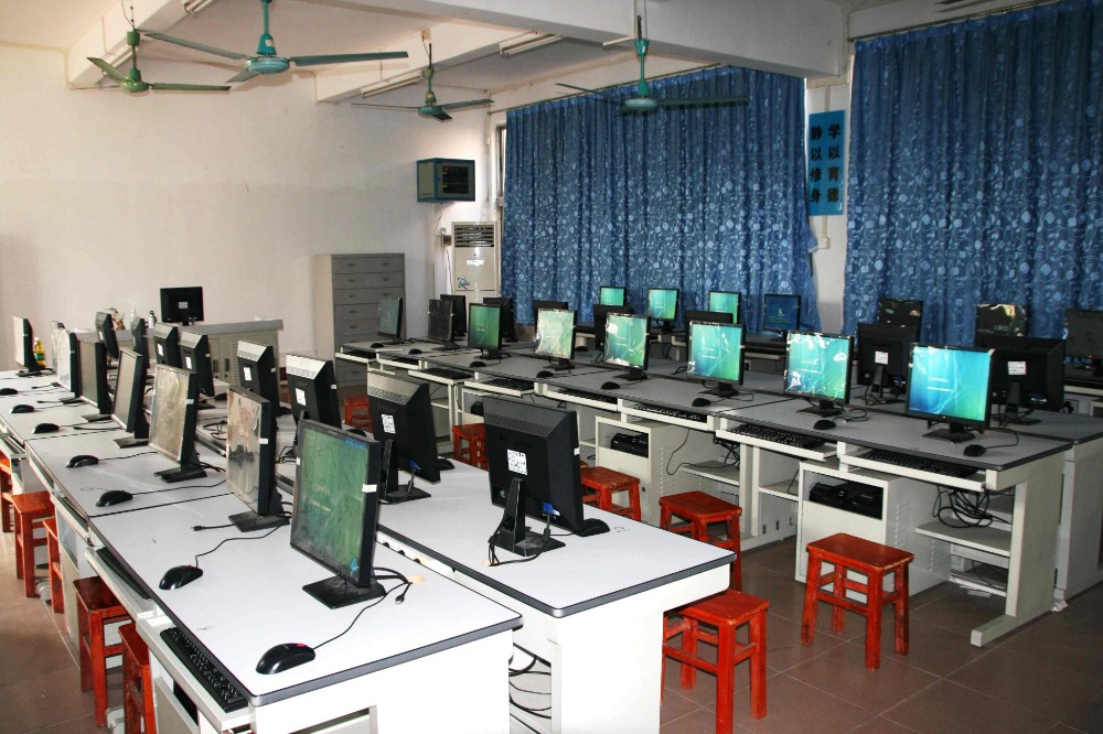 广电商技师学院-电脑室
