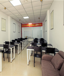 南京原色化妆美甲培训学校3