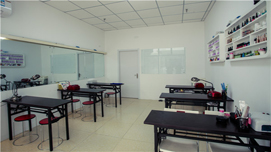 南京原色化妆美甲培训学校4