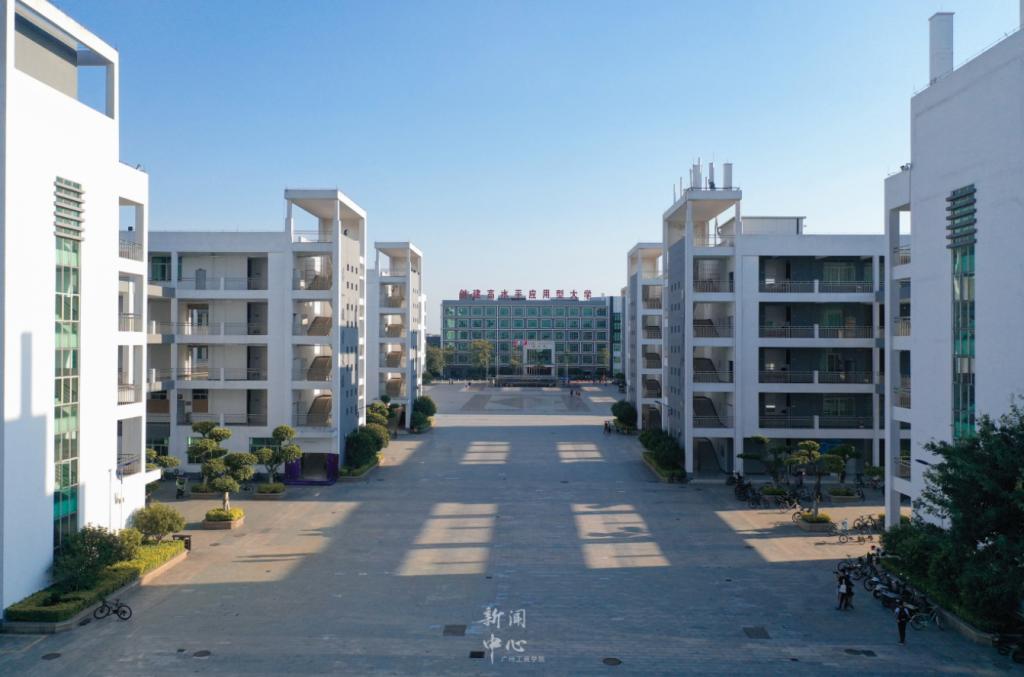 广州工商学院厚德广场 广州工商学院厚德广场
