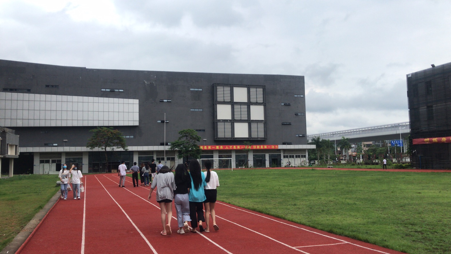 广州市实验技工学校 学校环境 广州市实验技工学校 学校环境