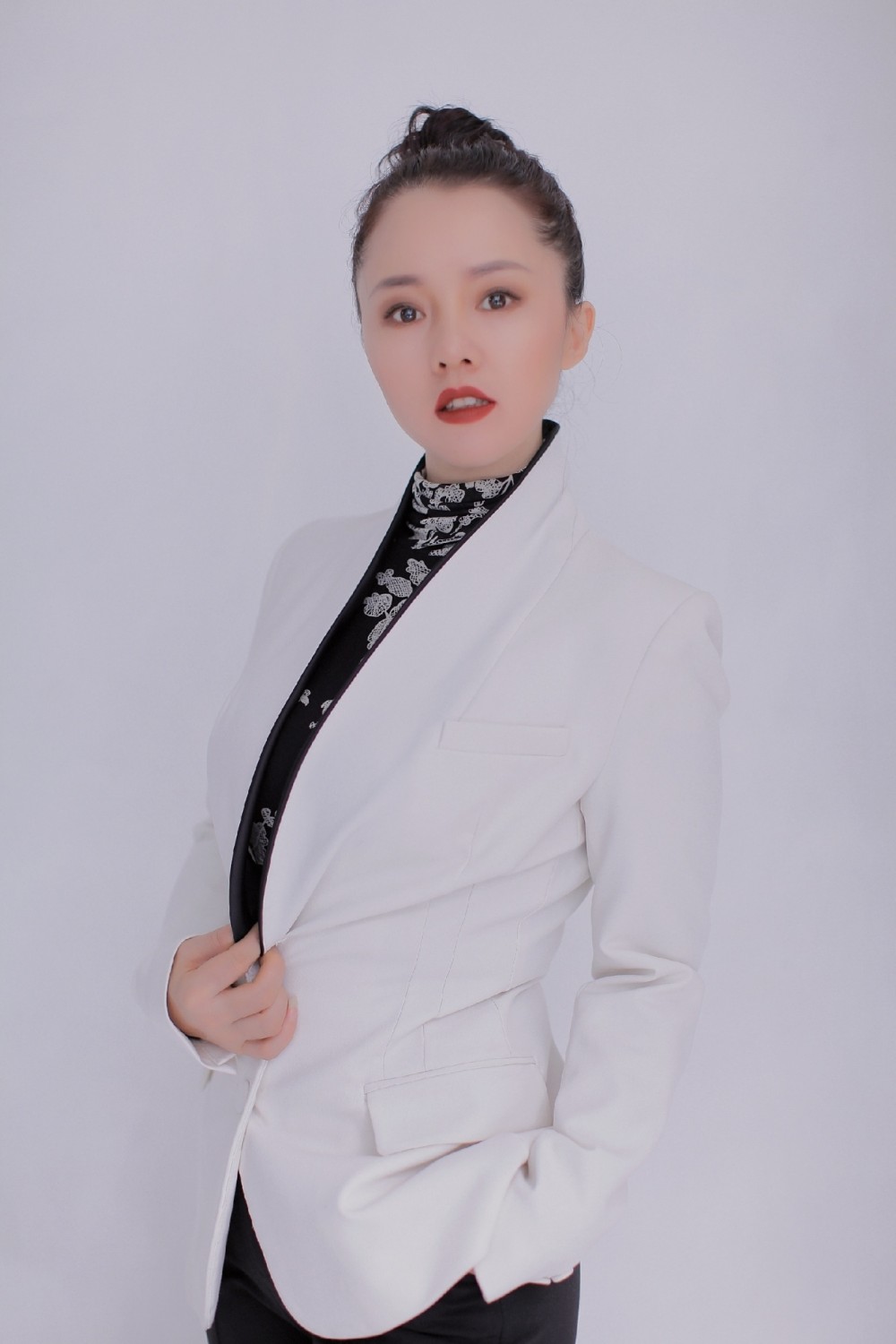 教師 (4) 教師 (4)