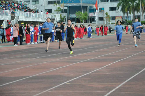 200m长跑比赛 200m长跑比赛
