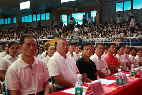 出席本次会议的领导 出席本次会议的领导