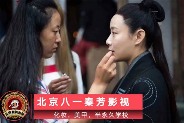 剧组化妆现场