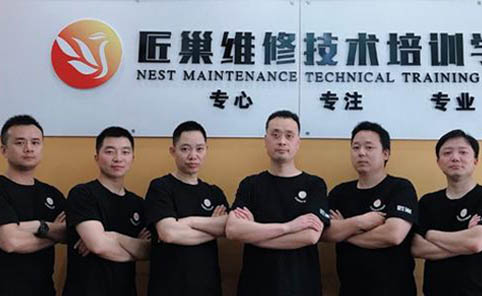 成都匠巢职业技能培训学

校