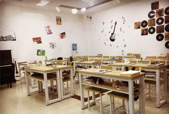 成都凡人教育-教室 
成都凡人教育-教室