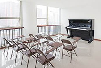 叁尚教育-钢

琴教室