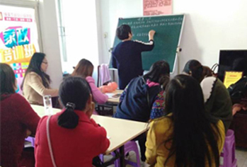 珠海芳馨缘家政实训剪影