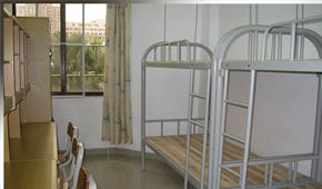 广州华科教育的宿舍环境如何？是几人间？