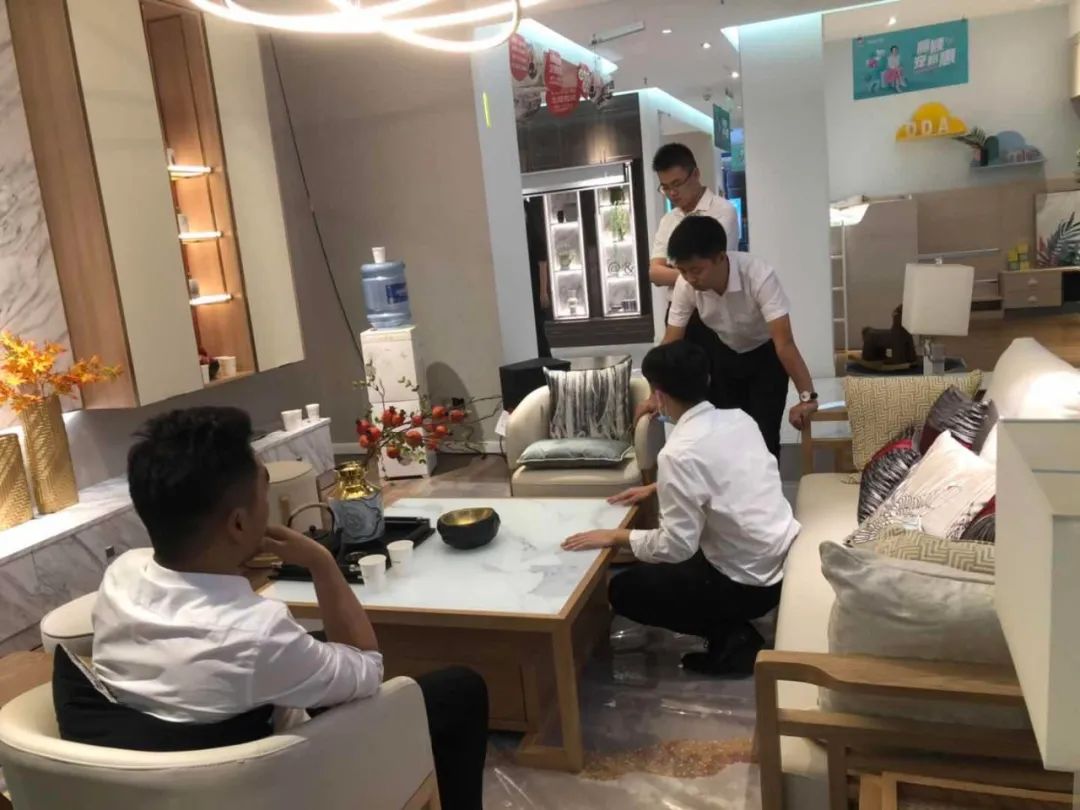 深圳天琥教育尚品宅配签约学员的工作照 深圳天琥教育尚品宅配签约学员的工作照